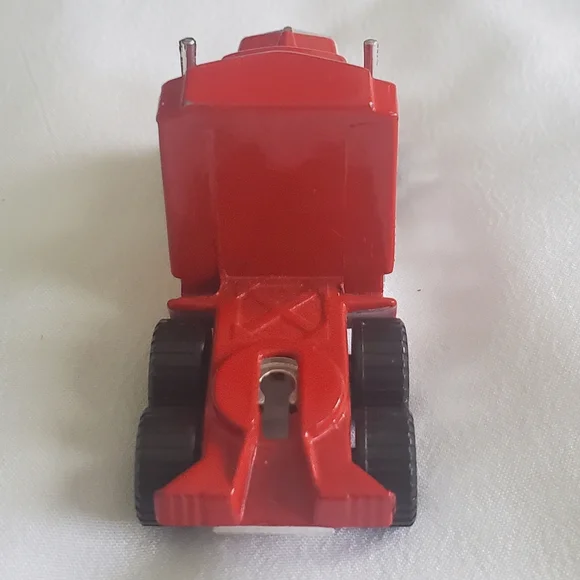 Matchbox 1983 Kenworth Aerodyne Semi Truck - Picture 4 of 5